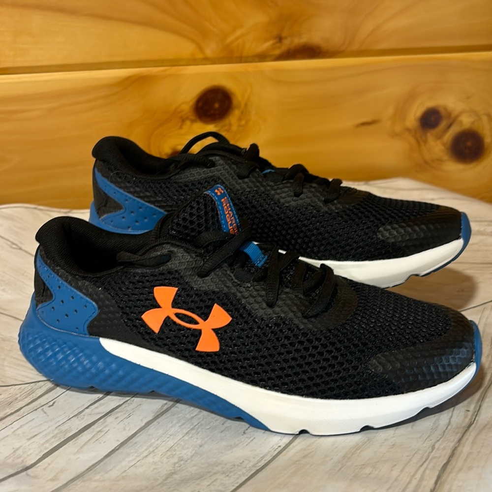 Under Armour BGS Charged Rougue 3 Shoes KIDS New with no box size 5.5Y